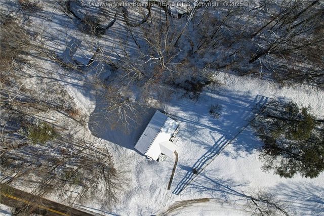 2677 Bills Creek Road, Winfield, WV 25213