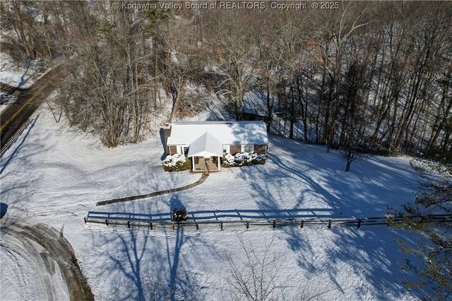2677 Bills Creek Road, Winfield, WV 25213