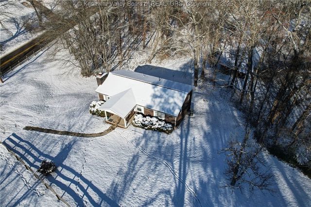 2677 Bills Creek Road, Winfield, WV 25213