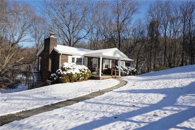 2677 Bills Creek Road, Winfield, WV 25213