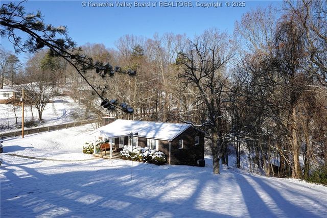 2677 Bills Creek Road, Winfield, WV 25213