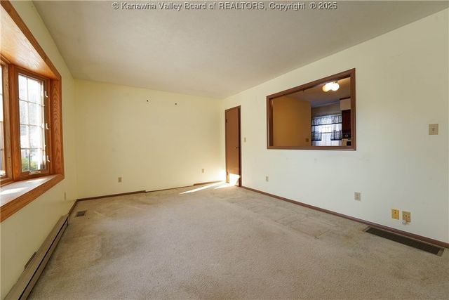 2677 Bills Creek Road, Winfield, WV 25213