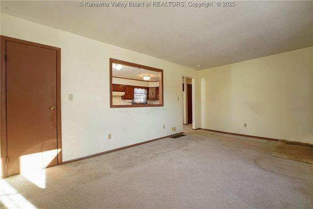 2677 Bills Creek Road, Winfield, WV 25213