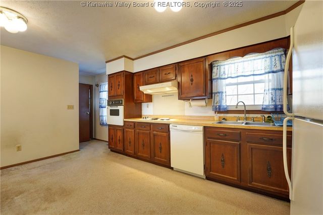 2677 Bills Creek Road, Winfield, WV 25213