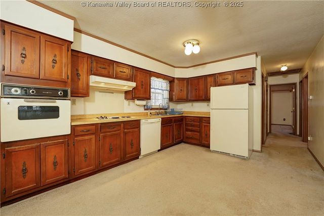 2677 Bills Creek Road, Winfield, WV 25213