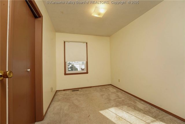 2677 Bills Creek Road, Winfield, WV 25213