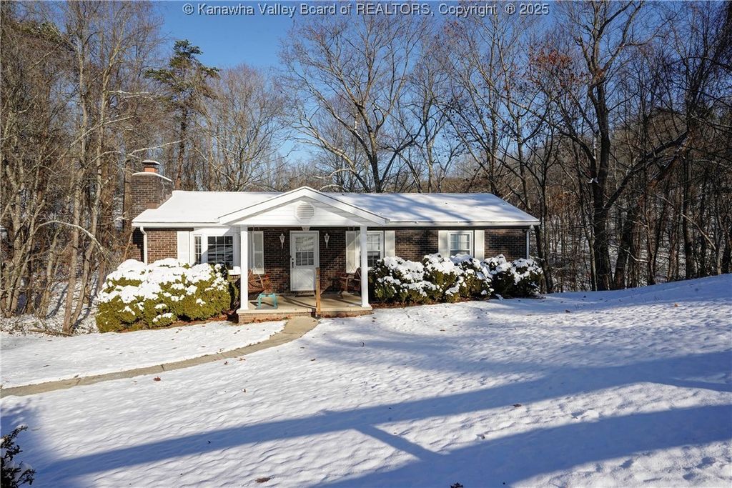 2677 Bills Creek Road, Winfield, WV 25213