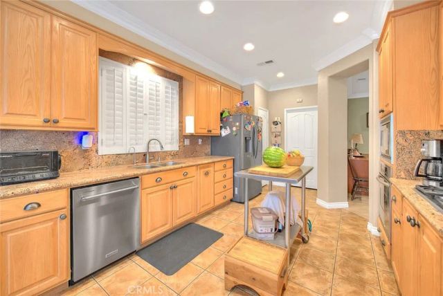 1855 N Ambrosia Avenue, Upland, CA 91784