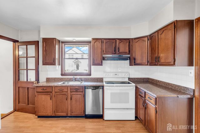 13 Burnham Road, East Brunswick, NJ 08816
