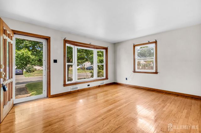 13 Burnham Road, East Brunswick, NJ 08816