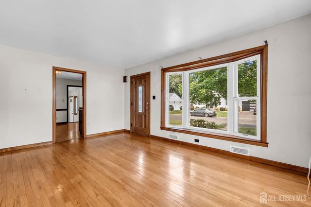 13 Burnham Road, East Brunswick, NJ 08816