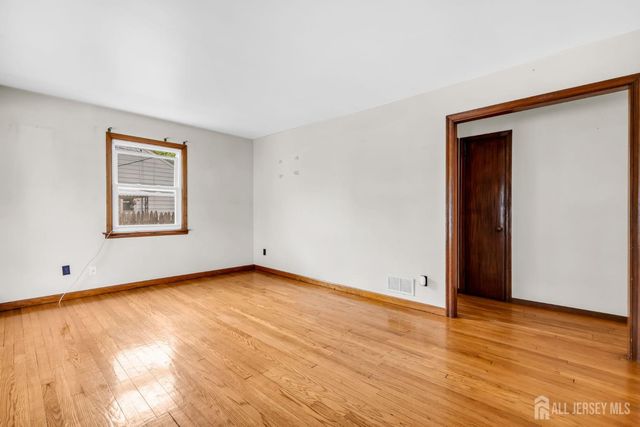 13 Burnham Road, East Brunswick, NJ 08816