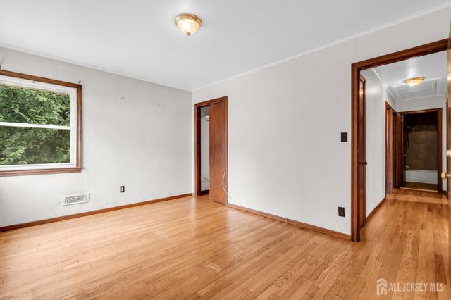 13 Burnham Road, East Brunswick, NJ 08816