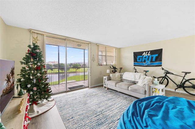 3150 W Rolling Hills Cir 603, Davie, FL 33328