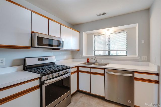 42481 Lilley Pointe Drive, Canton, MI 48187