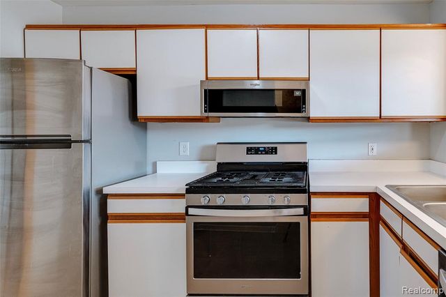 42481 Lilley Pointe Drive, Canton, MI 48187