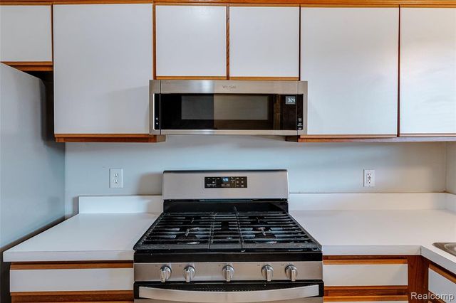 42481 Lilley Pointe Drive, Canton, MI 48187