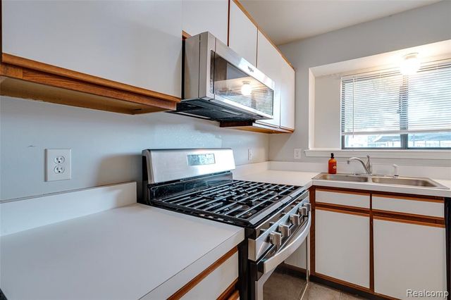 42481 Lilley Pointe Drive, Canton, MI 48187