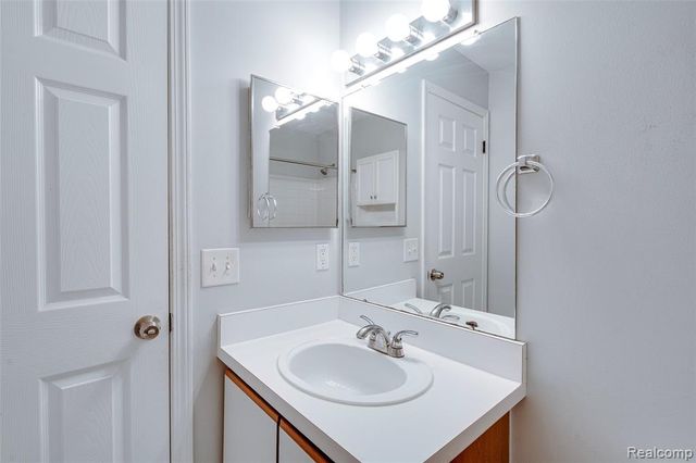 42481 Lilley Pointe Drive, Canton, MI 48187