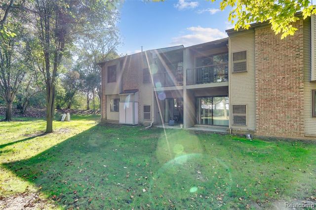 42481 Lilley Pointe Drive, Canton, MI 48187