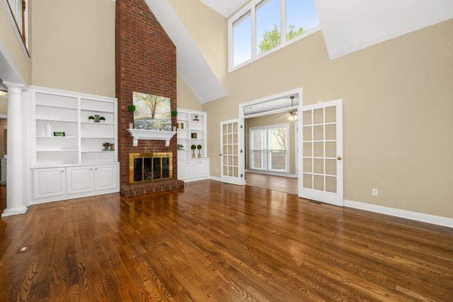 2814 Saint Johns Dr, Murfreesboro, TN 37129