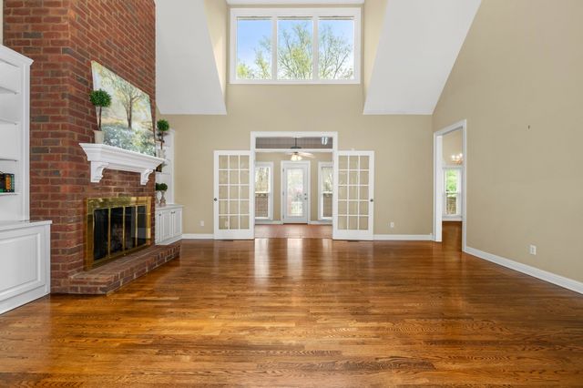 2814 Saint Johns Dr, Murfreesboro, TN 37129