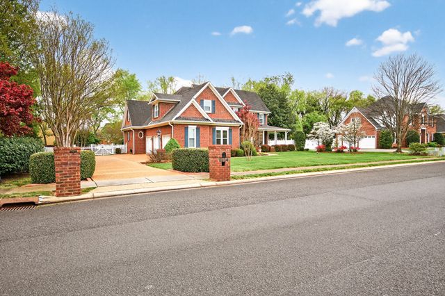 2814 Saint Johns Dr, Murfreesboro, TN 37129