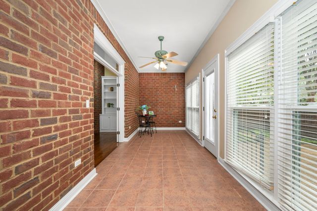 2814 Saint Johns Dr, Murfreesboro, TN 37129