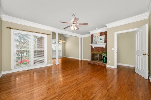 2814 Saint Johns Dr, Murfreesboro, TN 37129