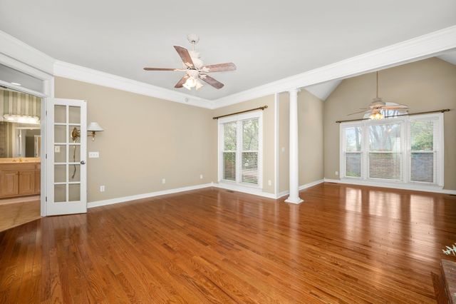 2814 Saint Johns Dr, Murfreesboro, TN 37129