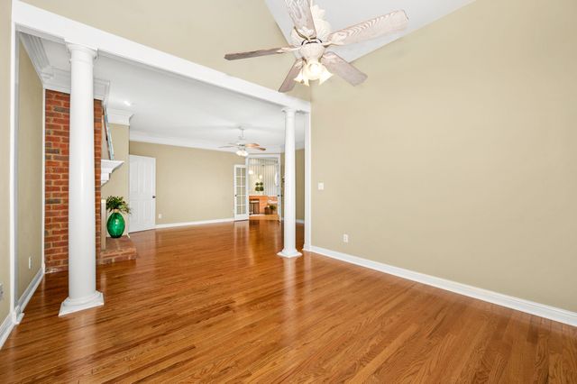 2814 Saint Johns Dr, Murfreesboro, TN 37129