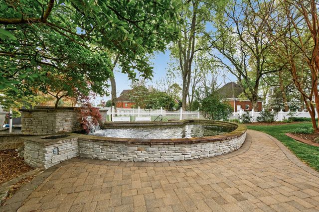 2814 Saint Johns Dr, Murfreesboro, TN 37129