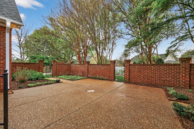 2814 Saint Johns Dr, Murfreesboro, TN 37129