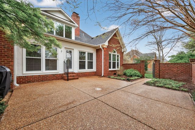 2814 Saint Johns Dr, Murfreesboro, TN 37129