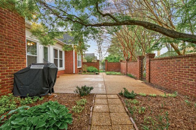 2814 Saint Johns Dr, Murfreesboro, TN 37129