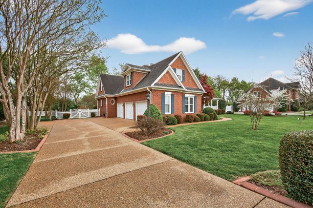 2814 Saint Johns Dr, Murfreesboro, TN 37129