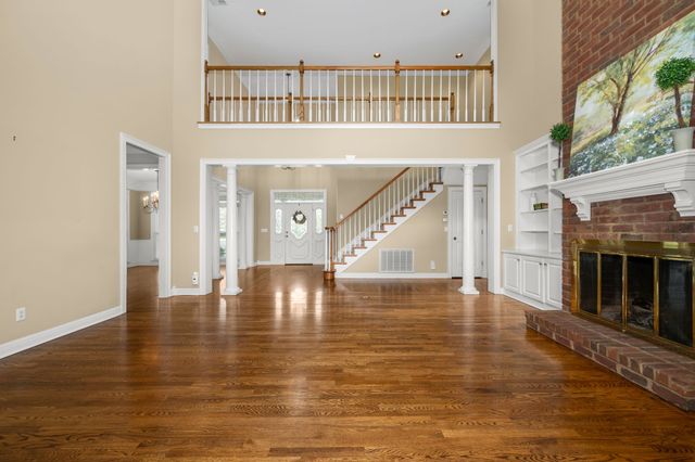 2814 Saint Johns Dr, Murfreesboro, TN 37129