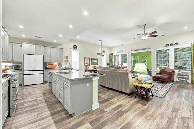 7106 Overjoyed Crossing, Charlotte, NC 28215