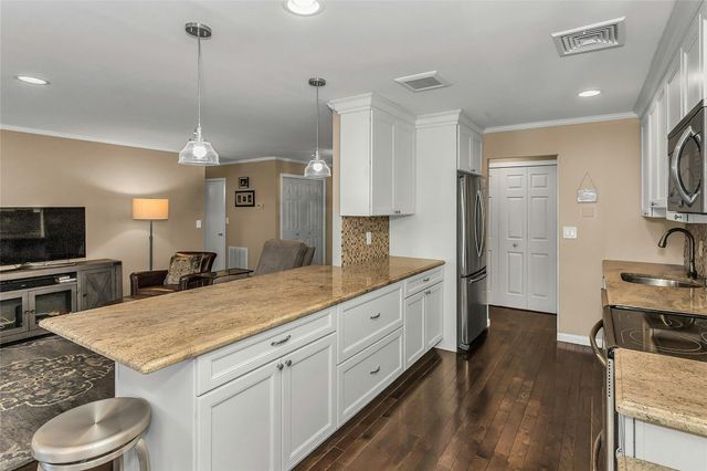 99 S Park #308, Rockville Centre, NY 11570