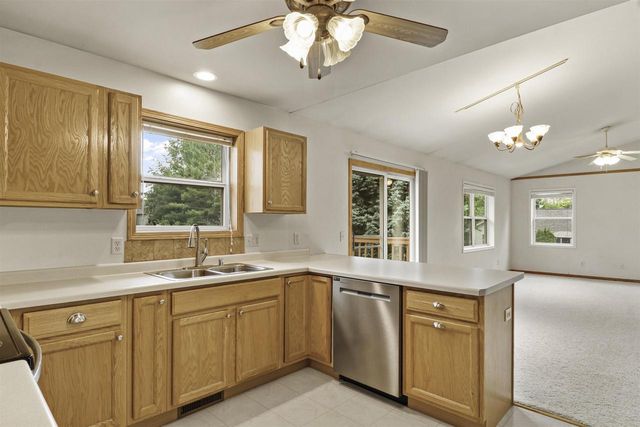 544 Berwick Drive, Sun Prairie, WI 53590