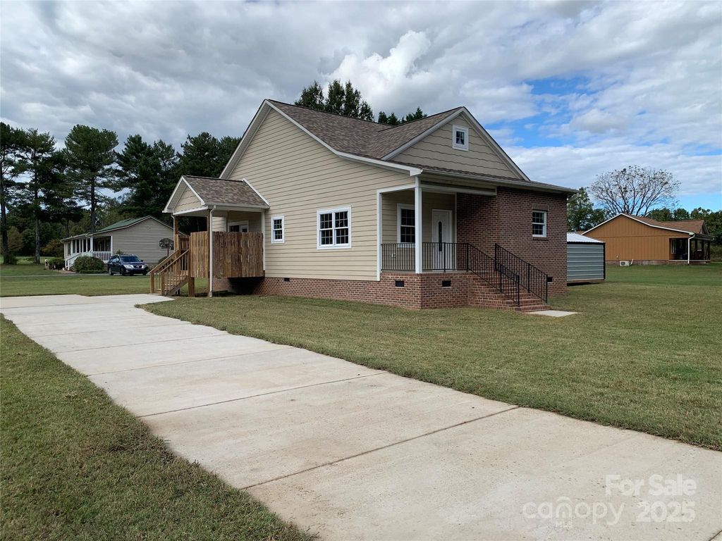 2104 Dove Street, Newton, NC 28658