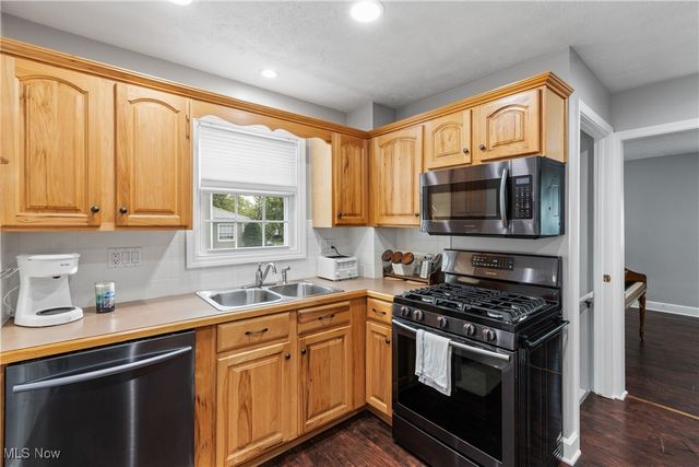 360 Woodside Avenue NE, North Canton, OH 44720