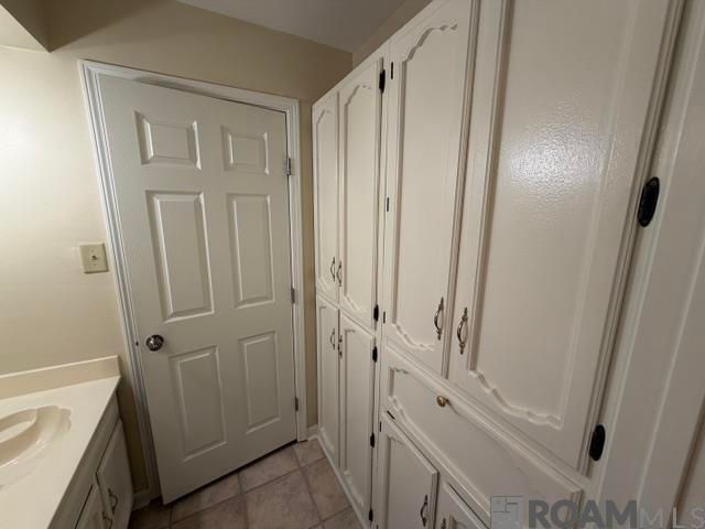 1383 Queen Cathy Dr, Baton Rouge, LA 70816