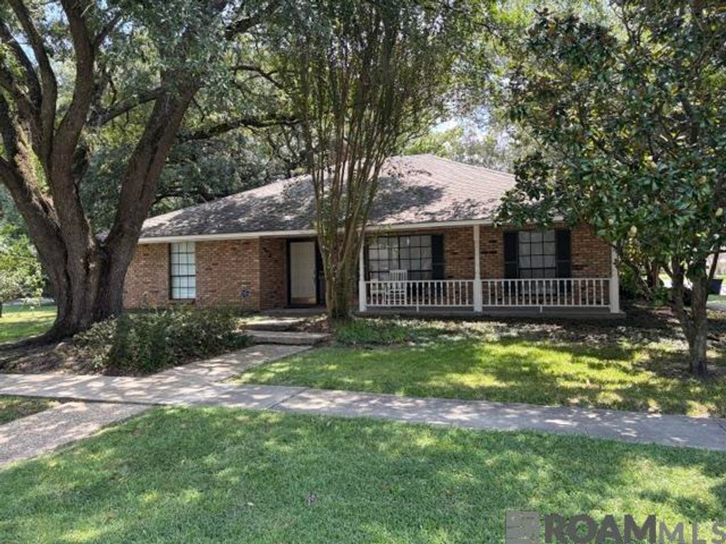 1383 Queen Cathy Dr, Baton Rouge, LA 70816