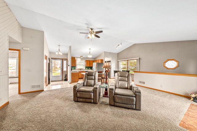 10500 S Jessica DRIVE, Oak Creek, WI 53154