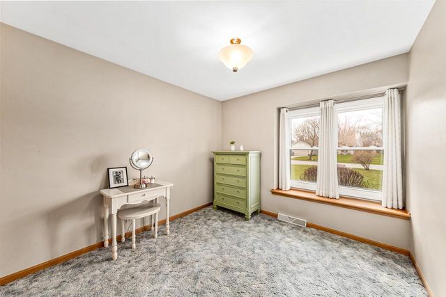 10500 S Jessica DRIVE, Oak Creek, WI 53154