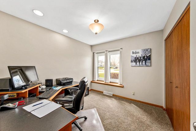 10500 S Jessica DRIVE, Oak Creek, WI 53154