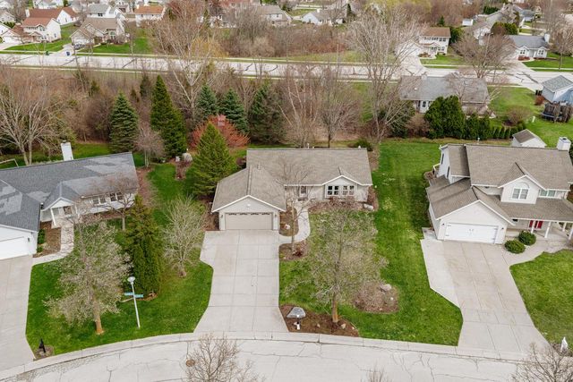 10500 S Jessica DRIVE, Oak Creek, WI 53154