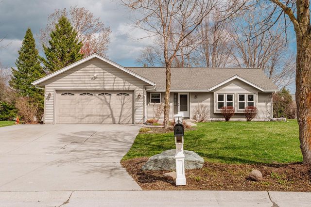 10500 S Jessica DRIVE, Oak Creek, WI 53154