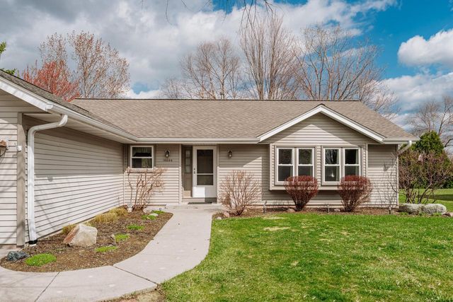 10500 S Jessica DRIVE, Oak Creek, WI 53154